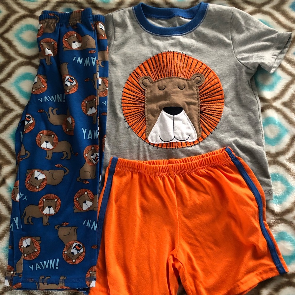 Carter’s 3T Lion 3-piece pajama set. Like new.